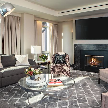 Intercontinental Boston By Ihg Hotell Exteriör bild The living room of a suite at the Mandarin Oriental Washington DC