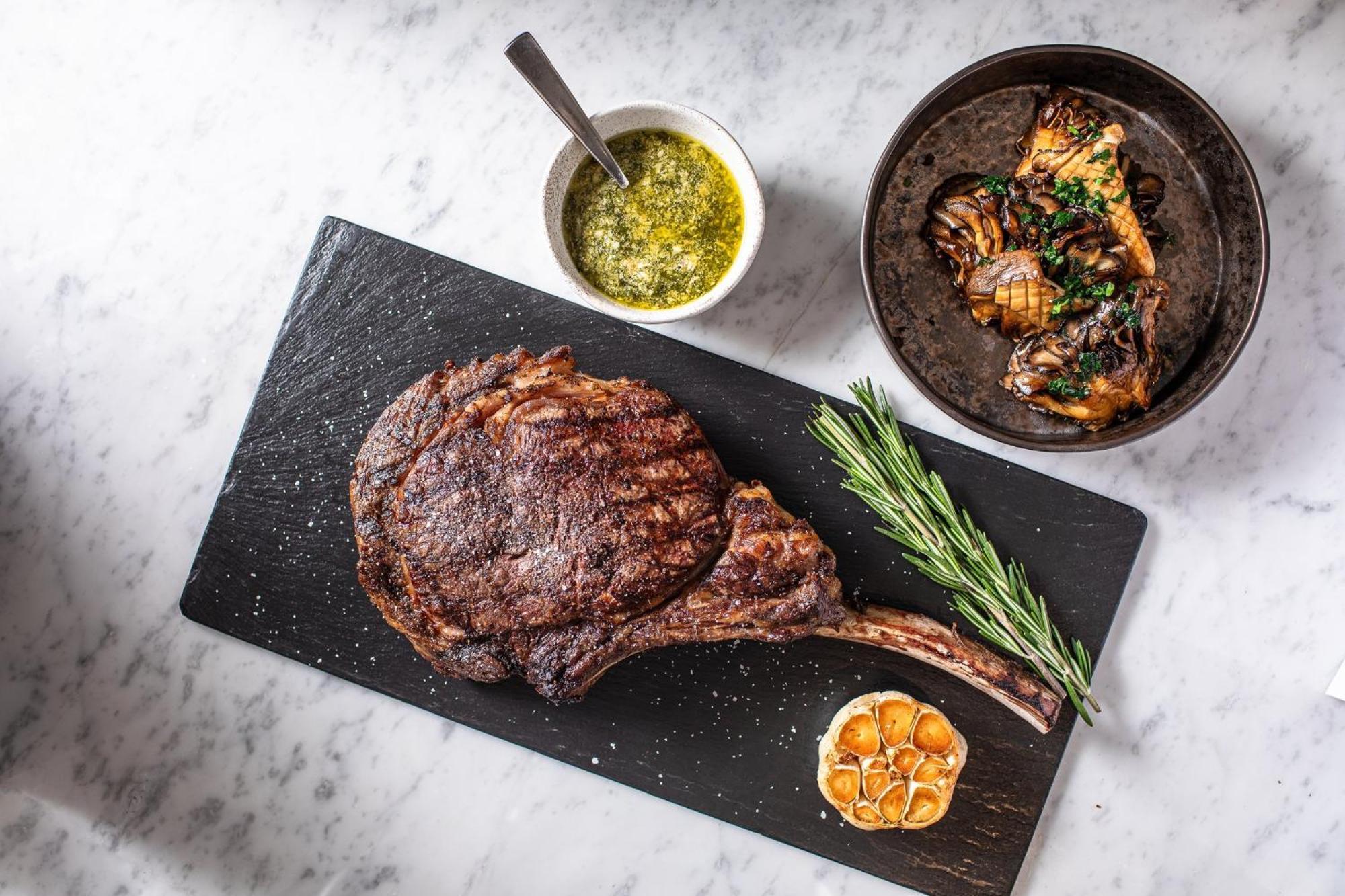 Intercontinental Boston By Ihg Hotell Exteriör bild A grilled steak