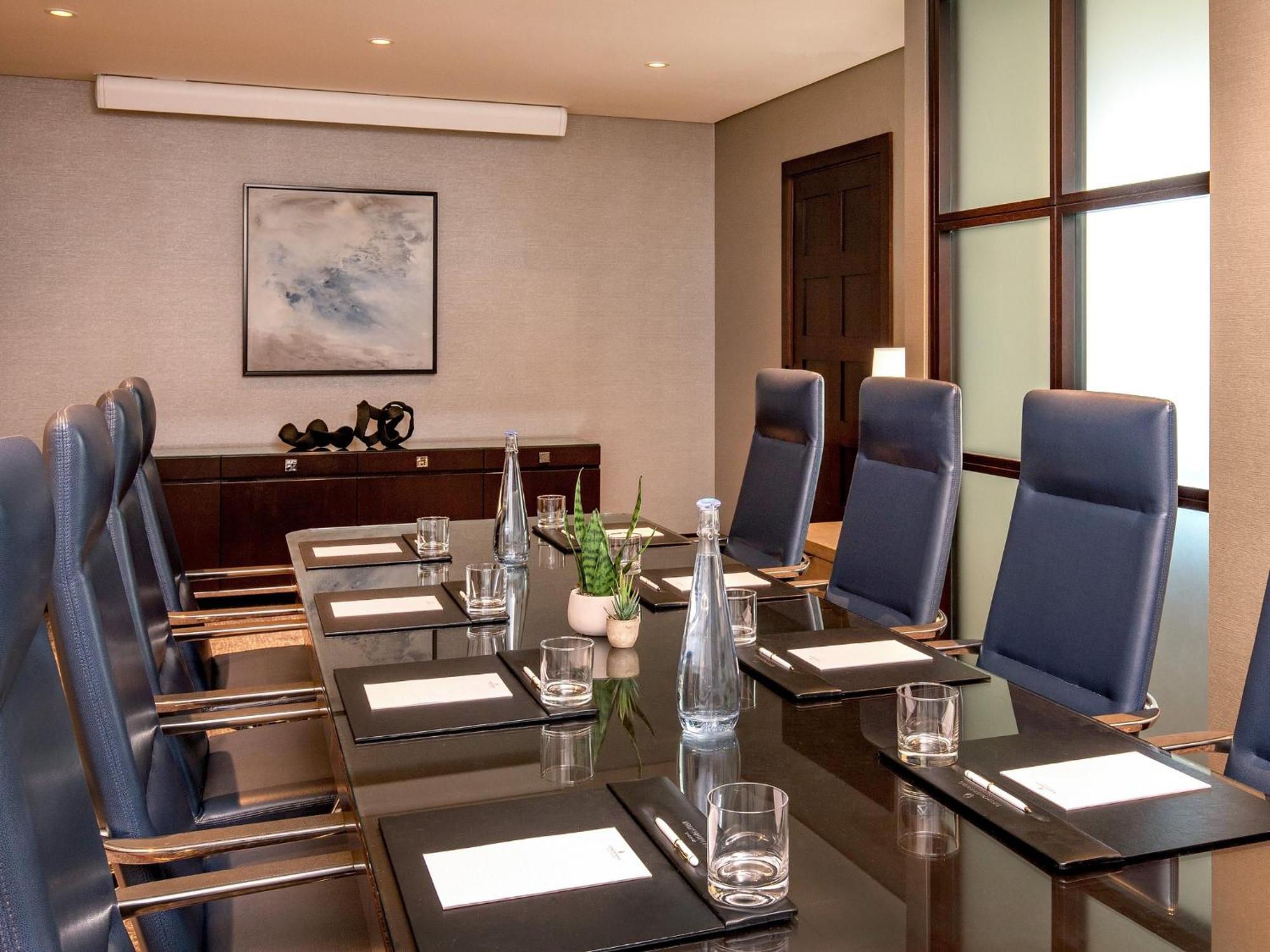 Intercontinental Boston By Ihg Hotell Exteriör bild Boardroom at the Four Seasons Hotel, London